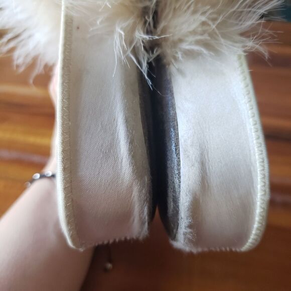 VINTAGE fuzzy slippers - Picture 6 of 14